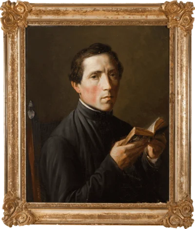 1842,  Adolf Aichs Vision. Am 25. September 1824 wird Wilhelm Adolf Aich in Rottenburg am Neckar geboren. Er verliert beide Eltern und kommt bei Verwandten in Ehingen unter, wo er auch das Gymnasium besucht. Als 17-Jähriger hat er ein Erlebnis religiöser Art, das seinen Blick fortan stärker auf die Not der Menschen lenkt. Er selbst schreibt später: „Am 19. August 1842 ist von einer eigenartigen Eiche eine kleine Frucht in einen guten Boden eingesenkt worden. Sehr langsam aber sicher entwickelte sich diese Frucht.“ Er habe „eine besondere Fügung Gottes erhalten“. Das Bild zeigt ein Porträt des jungen Adolf Aich.