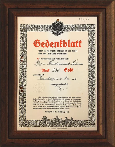 1923, Inflation und nächste finanzielle Krise. Die Inflation erreicht 1923 ihren Höhepunkt, die Pflegeanstalt steht finanziell kurz vor dem Aus. Geldspenden, Lebensmittel und Textilien aus verschiedenen Quellen gelangen nach Liebenau, in den Monaten September und Oktober wird dennoch die Schließung der Anstalt in Erwägung gezogen. Die Stabilisierung der Währung durch die Einführung der Rentenmark im November bringt die Wende. „Da kam der Christmonat und brachte Rettung: Billiges Brot und billiges Fleisch“, schreibt Direktor Wilhelm. Zwar war die Anstalt um ihr Vermögen gebracht, durch die Umstellung werden jedoch auch die Schulden reduziert, womit ein Neuanfang überhaupt erst möglich wird. Das Bild zeigt eine durch die Reichsregierung ausgestellte Banknote. 